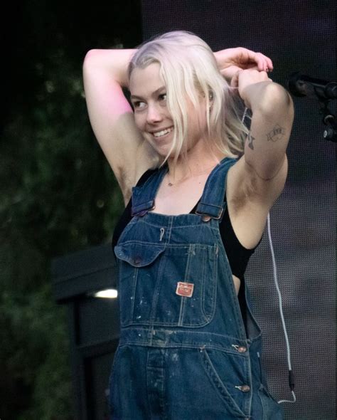 phoebe bridgers boobs